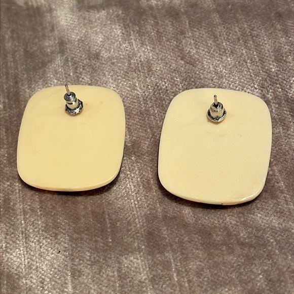 80’s Zebra Stripe Earrings Lucite Cream & Black - Picture 4 of 10